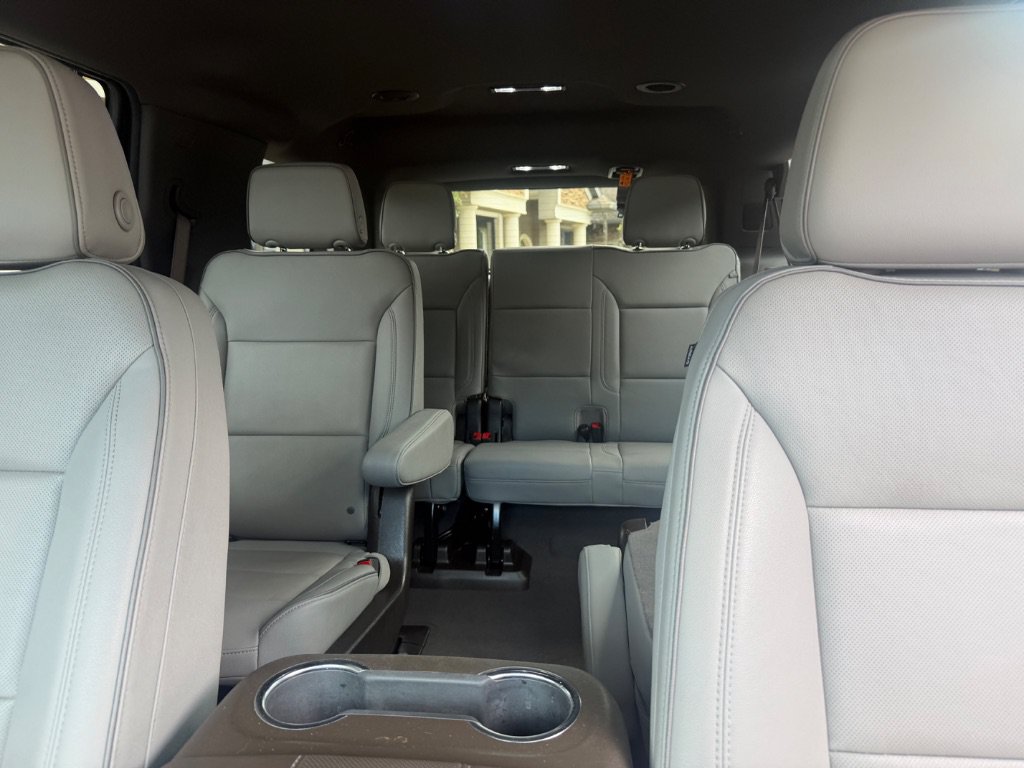 Used 2024 GMC Yukon SLT w/ SLT Luxury Package AWD/4WD image 16