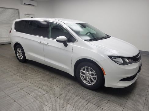 Used 2023 Chrysler Voyager LX image 11