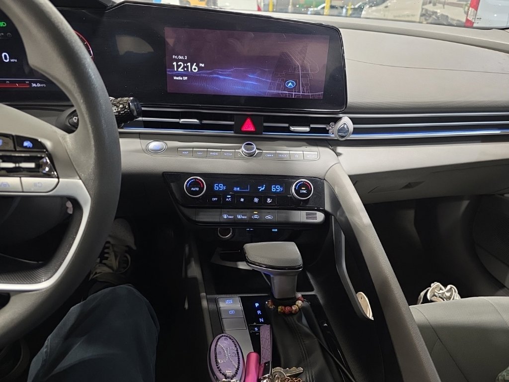 Used 2024 Hyundai Elantra SEL FWD image 14