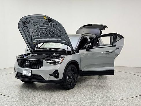 New 2026 Volvo XC40 B5 Ultra w/ Protection Package Premier AWD/4WD image 9