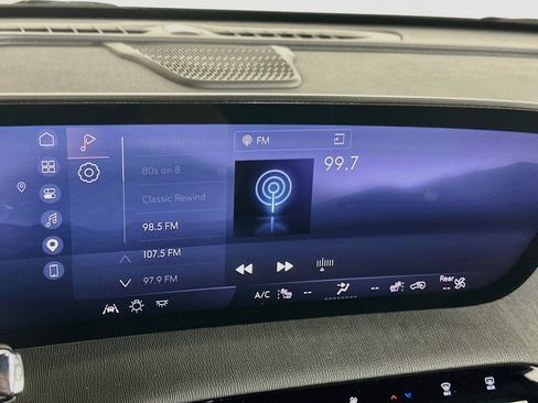 Used 2025 Buick Enclave Preferred FWD image 21