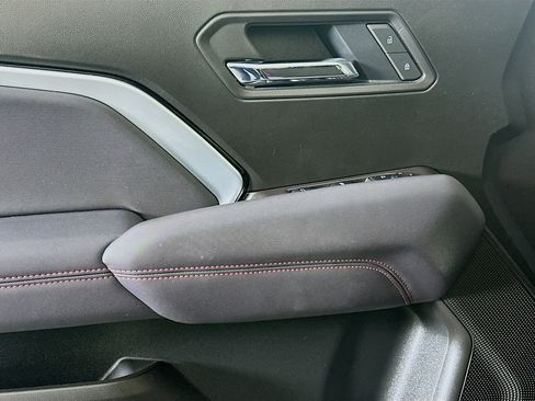 Used 2025 Chevrolet Colorado Z71 AWD/4WD image 15