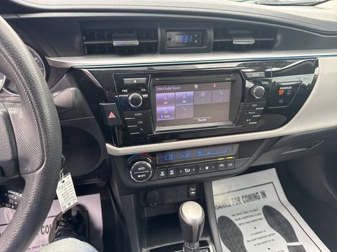 Used 2015 Toyota Corolla LE FWD image 11