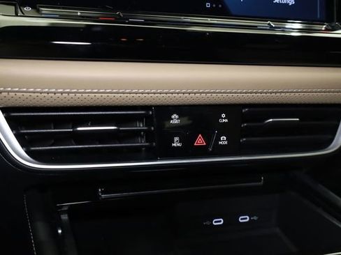 Used 2024 Volkswagen Atlas Cross Sport SE image 23