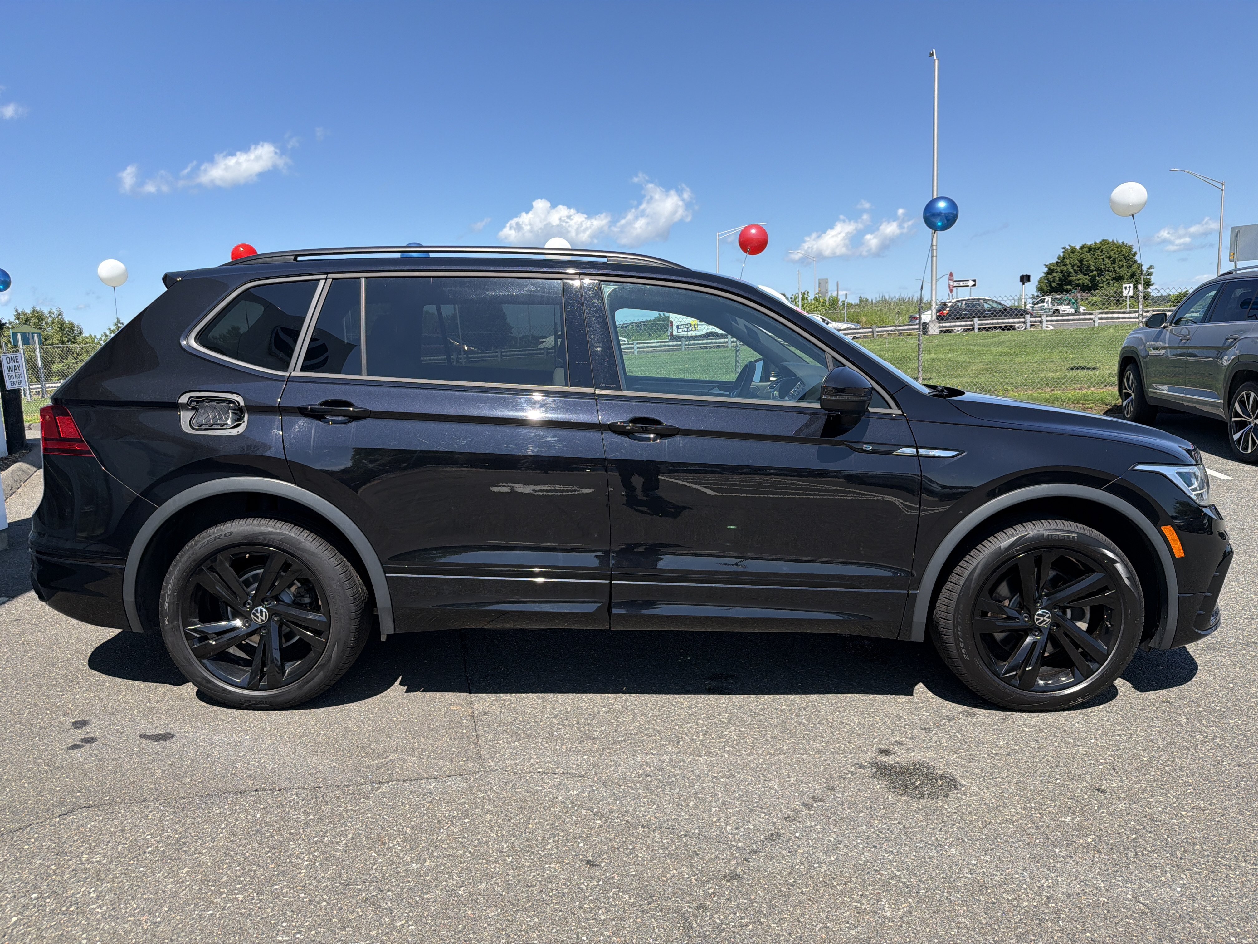 Certified 2023 Volkswagen Tiguan SE R-Line AWD/4WD image 7