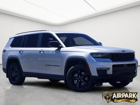 New 2025 Jeep Grand Cherokee L Limited w/ Black Appearance Package AWD/4WD image 2