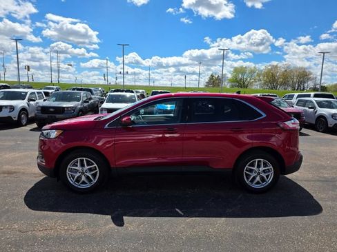 Used 2024 Ford Edge SEL w/ Convenience Package AWD/4WD image 3