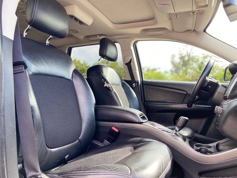 Used 2017 Dodge Journey Crossroad FWD image 18