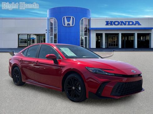 Used 2025 Toyota Camry SE w/ Multimedia Upgrade Package FWD image 9