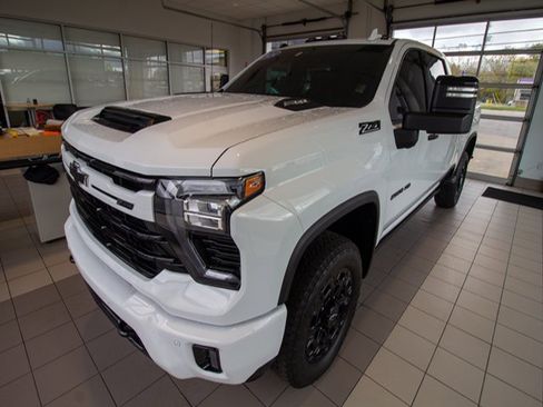 Used 2024 Chevrolet Silverado 2500 LTZ w/ LTZ Plus Package image 2