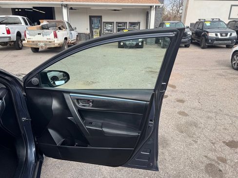 Used 2016 Toyota Corolla LE image 22