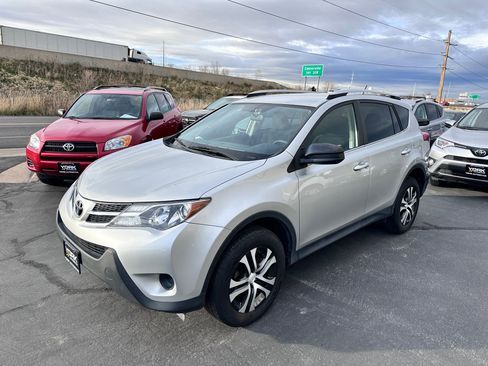 Used 2015 Toyota RAV4 LE image 2