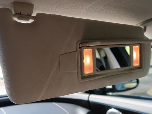 Used 2019 Jaguar XJ R-Sport image 38