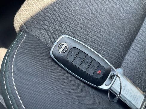 Used 2025 Nissan Rogue SV FWD image 27