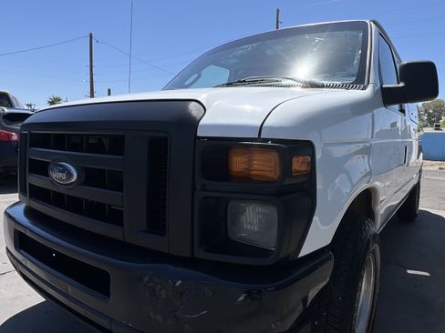 Used 2011 Ford E-150 and Econoline 150 Wagon w/ Interior Upgrade Pkg RWD image 8