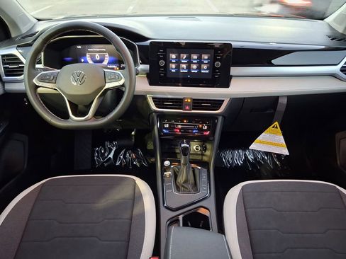 New 2026 Volkswagen Taos SE image 6