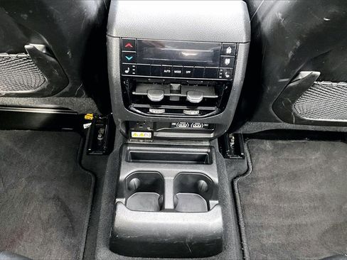 Certified 2024 Jeep Grand Cherokee L Limited w/ Luxury Tech Group II image 17