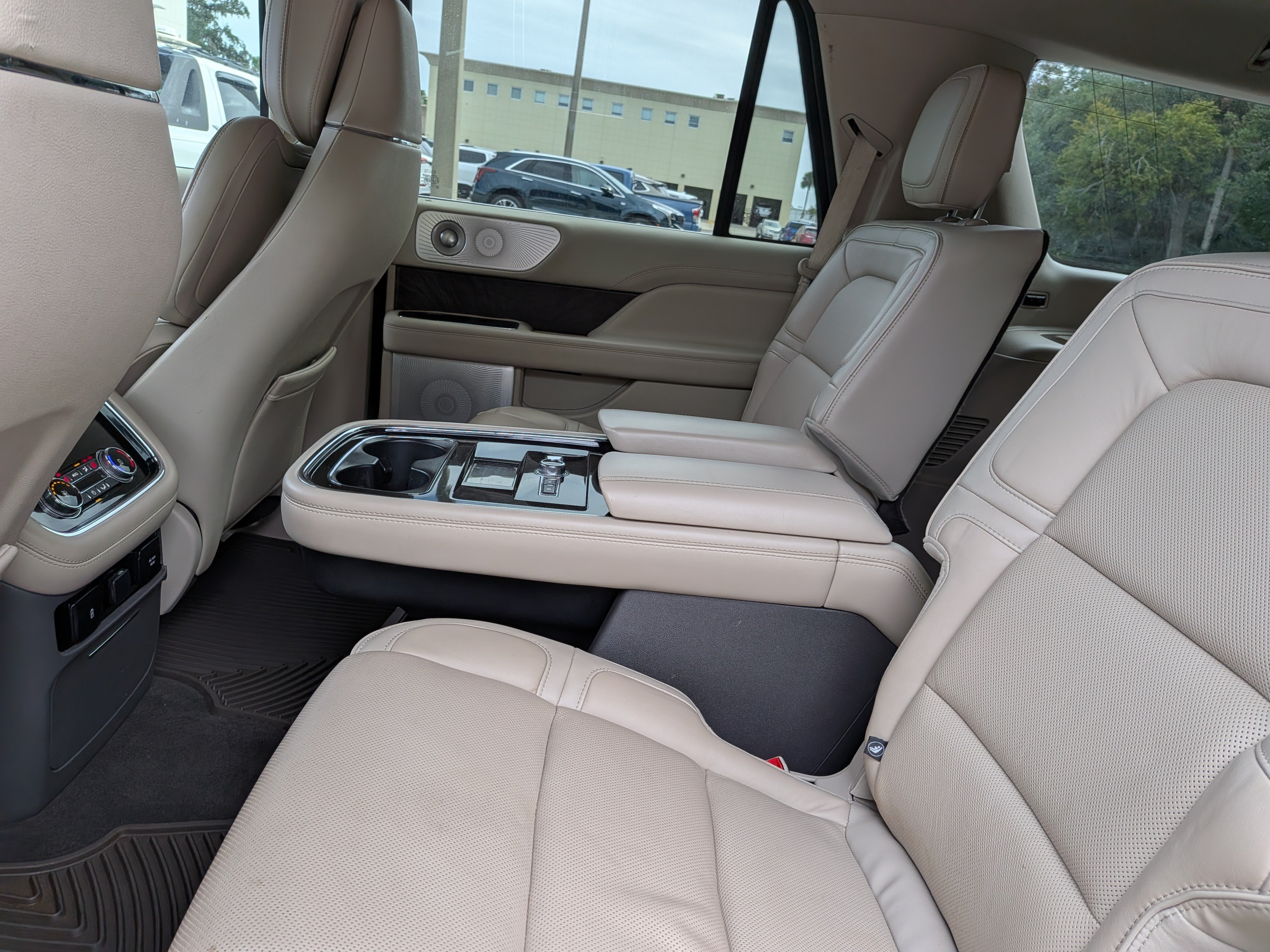 Used 2019 Lincoln Navigator Reserve AWD/4WD image 17