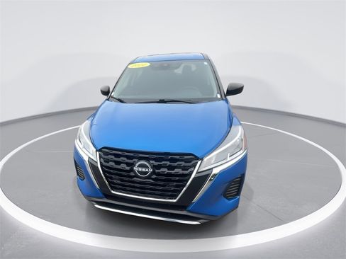 Used 2022 Nissan Kicks S image 3