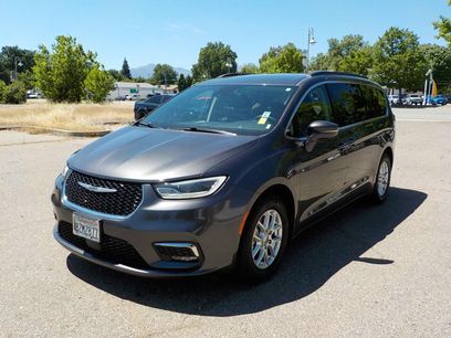 Used 2022 Chrysler Pacifica Touring-L