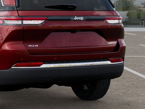 New 2025 Jeep Grand Cherokee Limited w/ Trailer Tow Package image 13