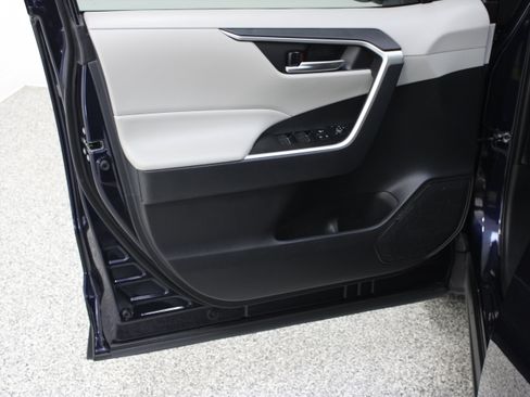 Used 2025 Toyota RAV4 XLE w/ Convenience Package FWD image 12