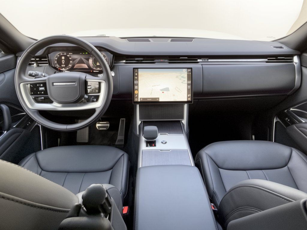 Used 2025 Land Rover Range Rover SE AWD/4WD image 17
