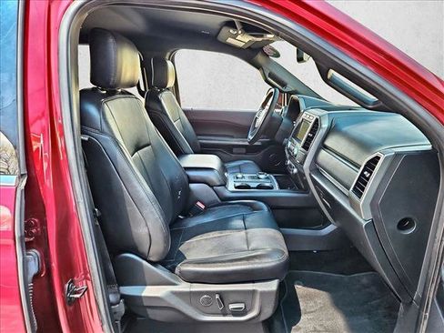 Used 2018 Ford Expedition XLT w/ Equipment Group 202A AWD/4WD image 22