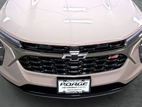 New 2026 Chevrolet Trax RS w/ Sunroof Package FWD image 16