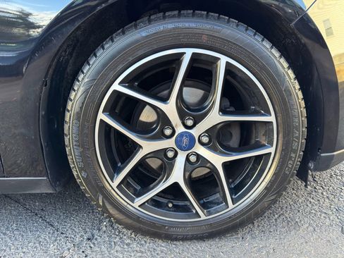 Used 2017 Ford Focus SEL image 9