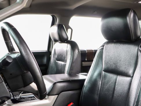 Used 2019 Ford F150 Lariat w/ Trailer Tow Package image 25