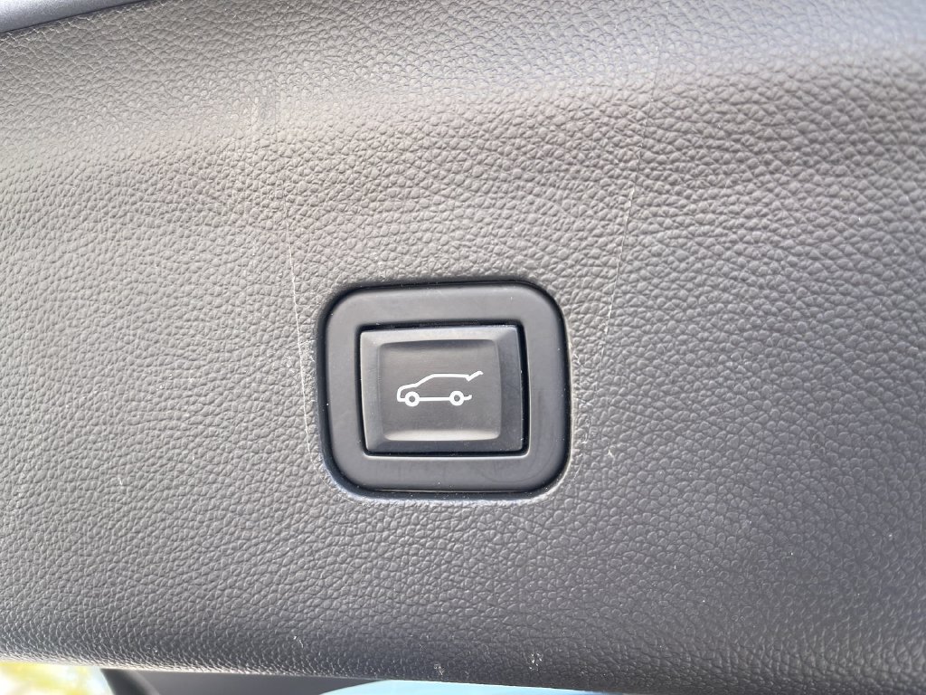 Used 2022 Buick Enclave Premium AWD/4WD image 6