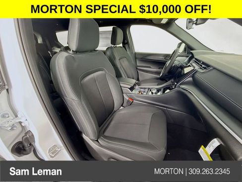 New 2025 Jeep Grand Cherokee L Laredo image 28