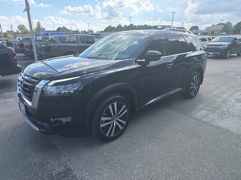 Used 2025 Nissan Pathfinder Platinum FWD image 7
