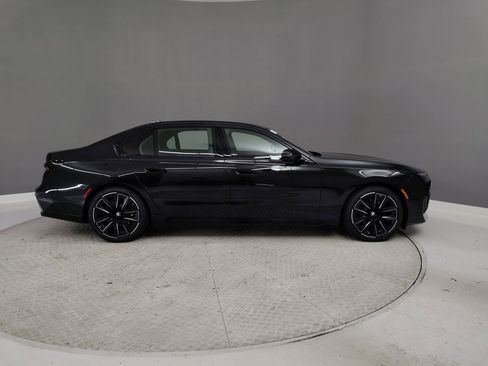 Used 2025 BMW i7 xDrive60 w/ Premium Package image 5