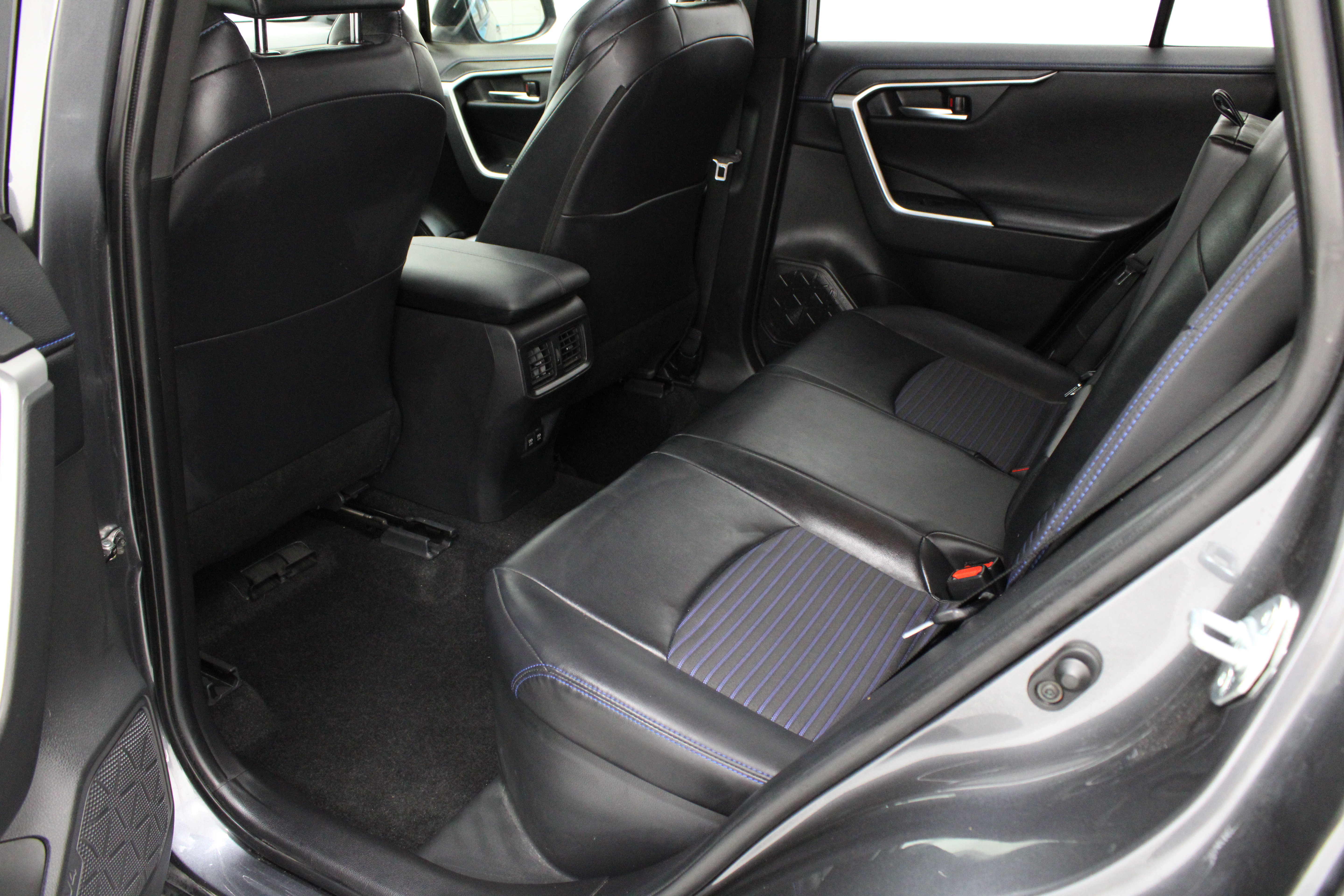 Used 2020 Toyota RAV4 XSE AWD/4WD image 29