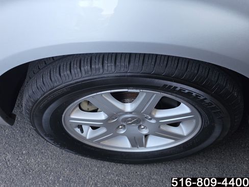 Used 2012 Chrysler Town & Country Touring image 6