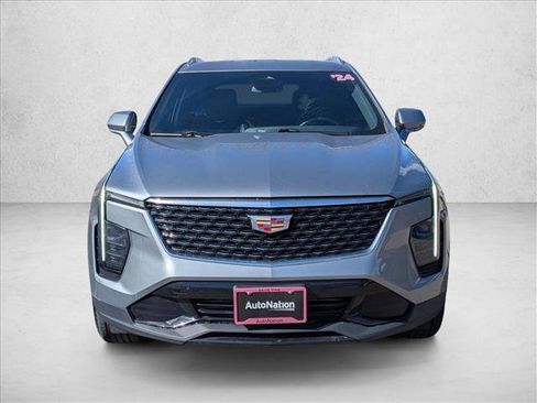 Used 2024 Cadillac XT4 Premium Luxury image 2