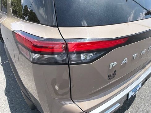 Used 2023 Nissan Pathfinder Platinum AWD/4WD image 33