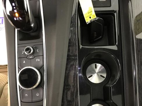 Used 2021 Cadillac Escalade Premium Luxury image 43