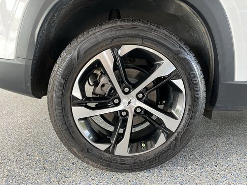 Used 2024 Chevrolet Trax RS w/ Sunroof Package image 29