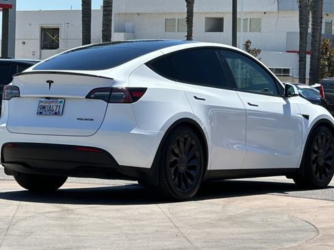 Used 2024 Tesla Model Y Performance AWD/4WD image 4