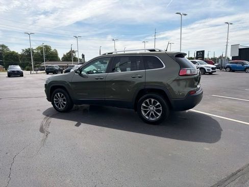 Used 2019 Jeep Cherokee Latitude Plus w/ Comfort/Convenience Group AWD/4WD image 16
