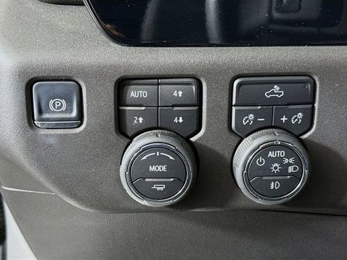 Used 2025 Chevrolet Silverado 1500 LT Trail Boss w/ Convenience Package II AWD/4WD image 10