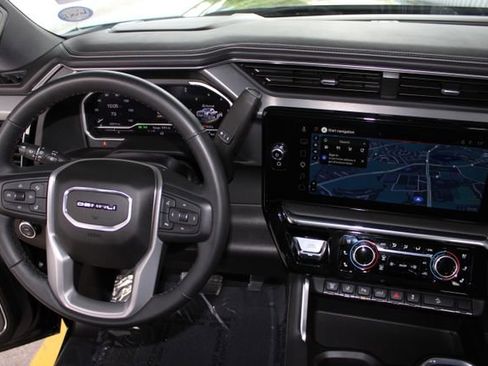 Used 2024 GMC Sierra 2500 Denali w/ Denali Reserve Package AWD/4WD image 29