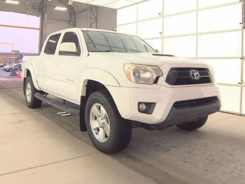 Used 2015 Toyota Tacoma PreRunner w/ TRD Sport Package image 4