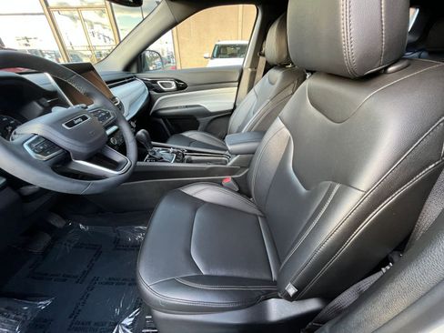 Used 2025 Jeep Compass Limited image 28