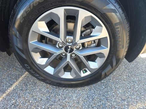 Used 2024 Kia Telluride LX FWD image 23