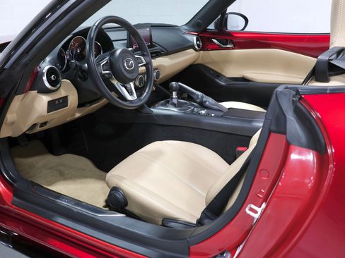 Used 2019 MAZDA MX-5 Miata Grand Touring w/ Appearance Package image 70