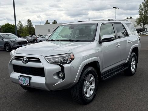 Used 2022 Toyota 4Runner SR5 Premium AWD/4WD image 5